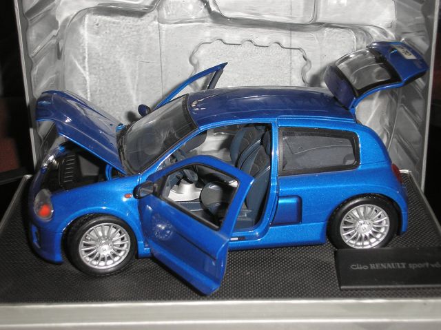 Renault Clio  Sport 3.0 V6.jpg