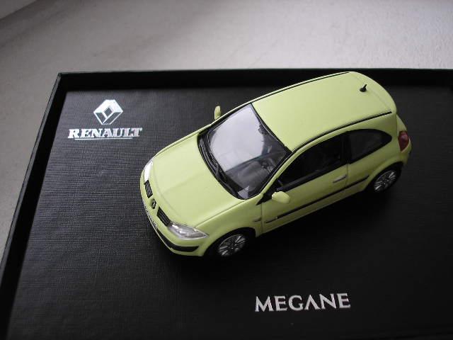 Renault Mégane coupe phosporencente.jpg