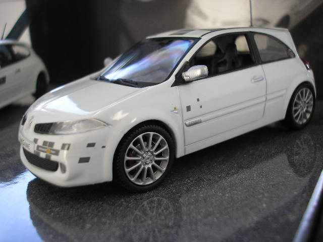 Renault Megane F1 Team Blanche 1-43