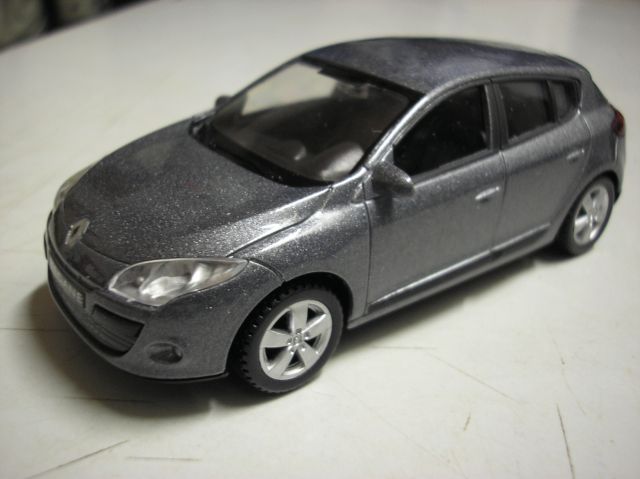 Renault Megane III 1-43 grey-Welly