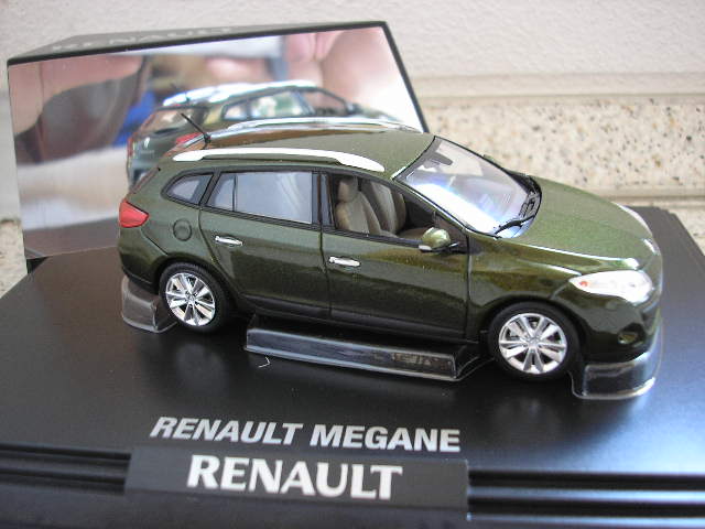 Renault Megane Estate 2009 vert olivette 1-43